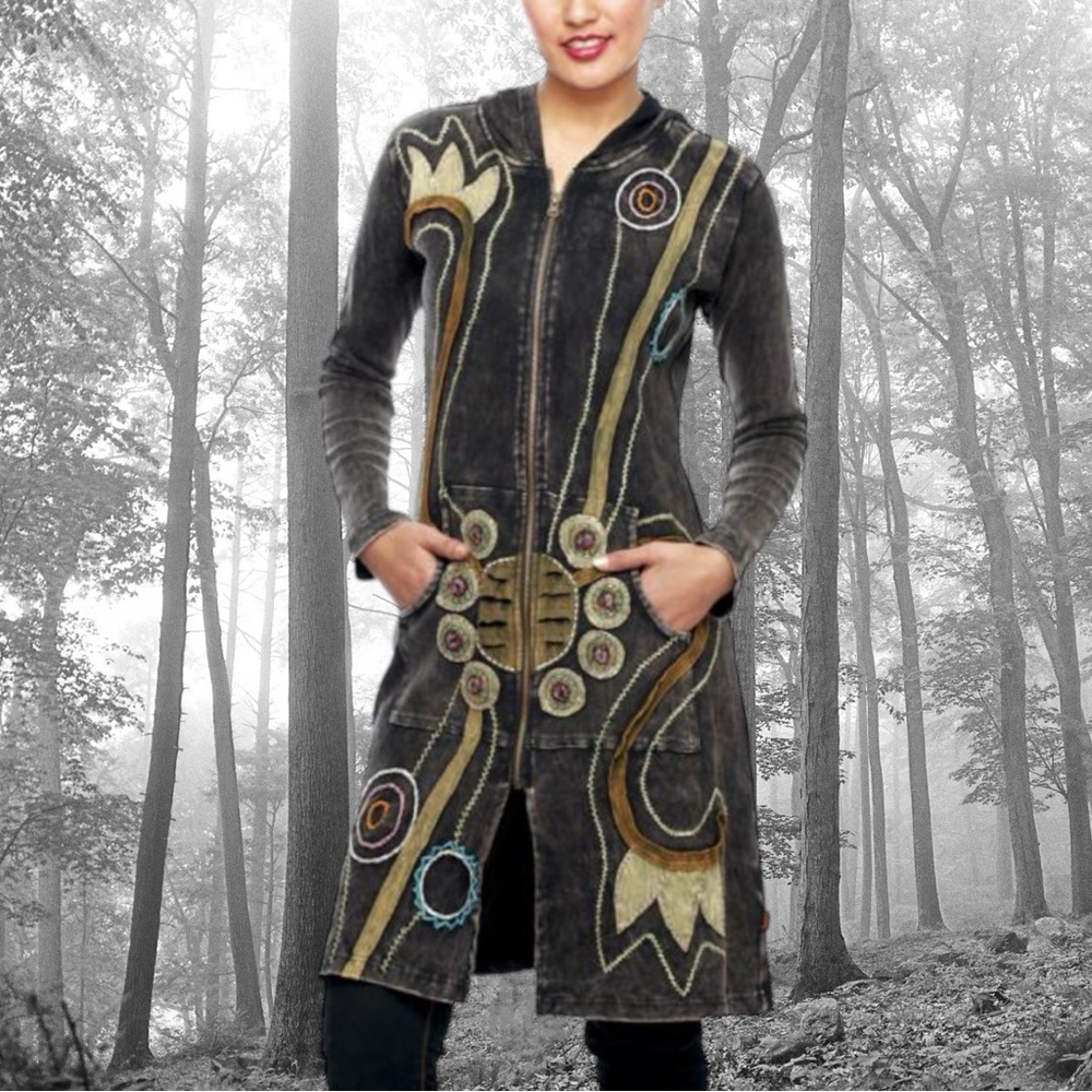 Bohemian Artistry: Unique Hooded Dress for Eclectic Fashionistas